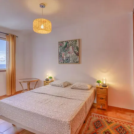 Oceanview Retreat 100m To With Sunset Terrace And Ensuite Lägenhet